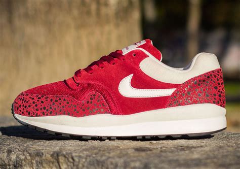 Rode Nike Air Safari 